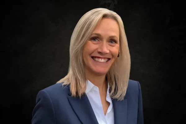 Darcy Wells headshot